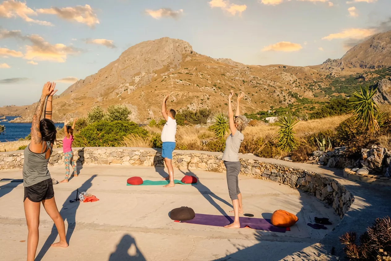 Yoga und Gemeinschaft auf Kreta – Menschen in Bewegung und Verbindung